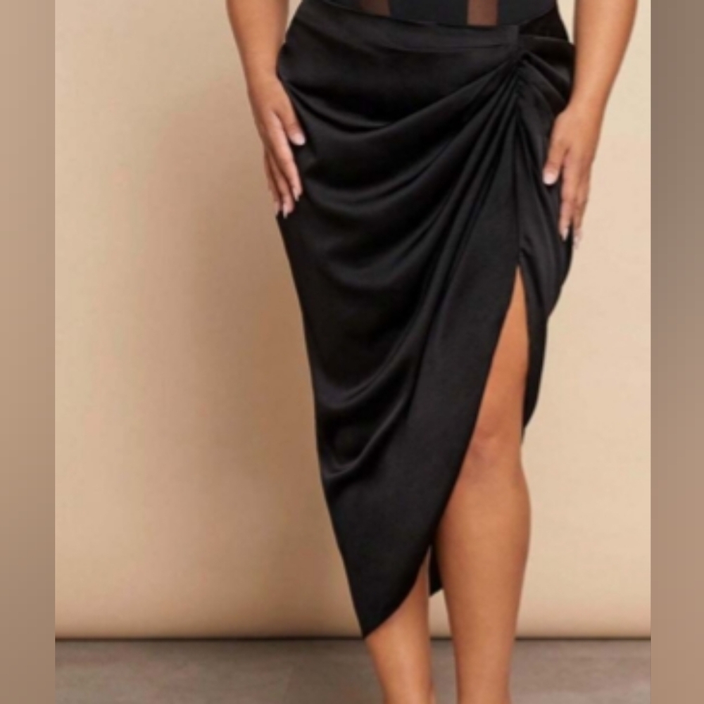 SHEIN Black Asymmetrical Drape Skirt